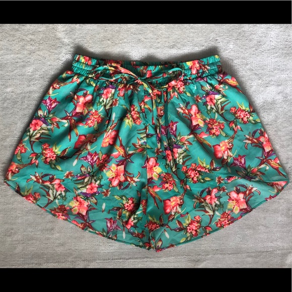 LF Floral Shorts - Picture 3 of 5